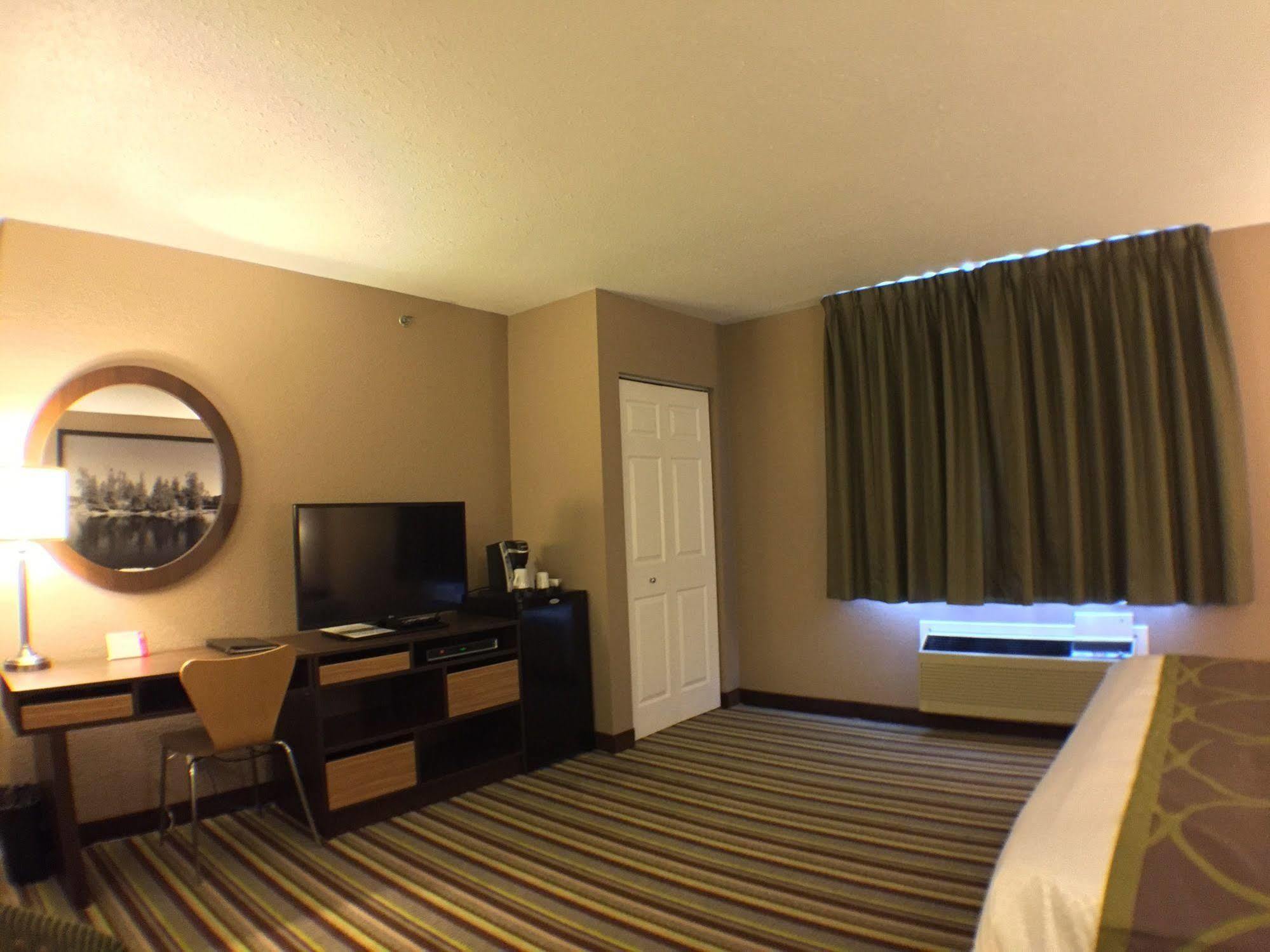 Hotel Super 8 By Wyndham Kenora Exteriér fotografie